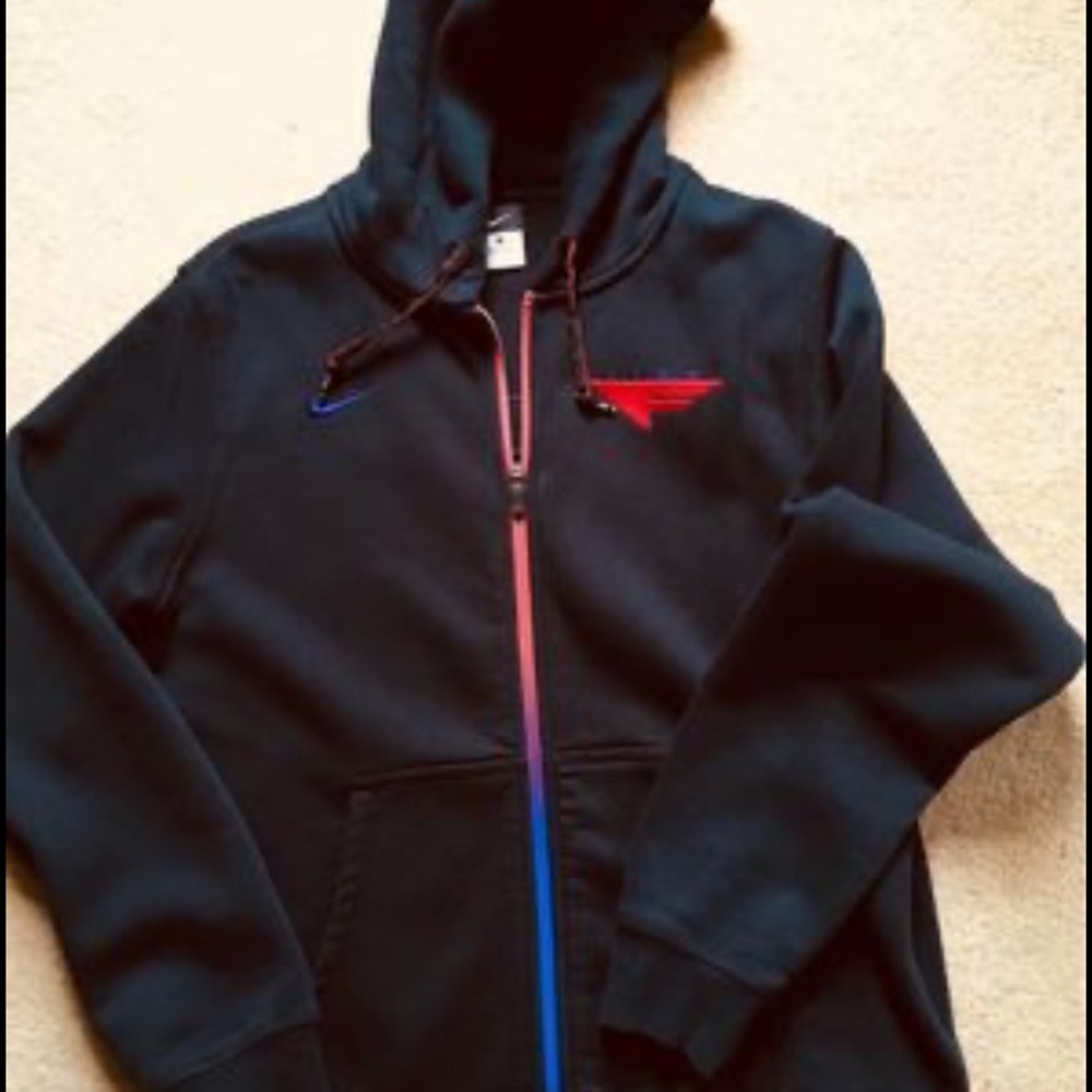 Mens Nike Sweatshirt.  Size Large $35